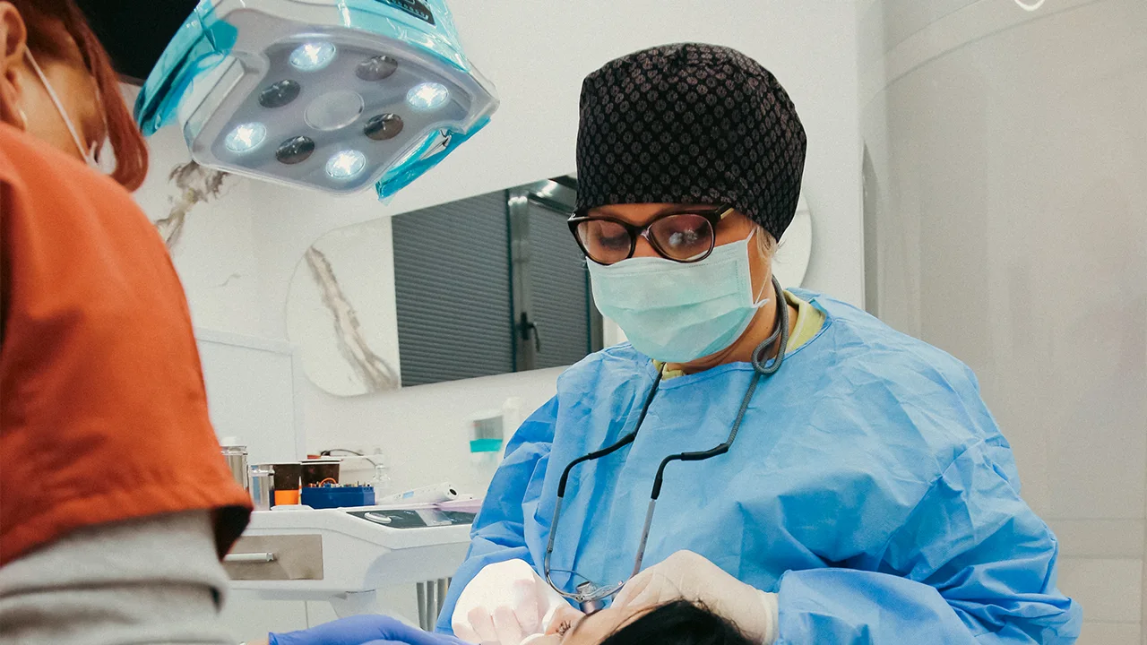 defy_dent_kadikoy_dis_klinigi_busra_figen_hasbay_dis_hekimi_3